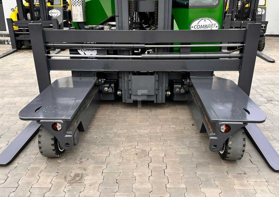 Combilift C3000 / 4100 MM / 3 TONS / PLATFORM / 1939 MTH / LPG / LIKE NEW - Xe tải tiếp cận 4 hướng: hình 4 Combilift C3000 / 4100 MM / 3 TONS / PLATFORM / 1939 MTH / LPG / LIKE NEW - Xe tải tiếp cận 4 hướng: hình 4