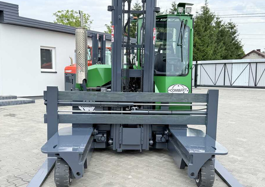 Combilift C3000 / DIESEL / DUPLEX 4000MM / WIDE FORK POSITIONER / FULL CABIN - Xe tải tiếp cận 4 hướng: hình 4 Combilift C3000 / DIESEL / DUPLEX 4000MM / WIDE FORK POSITIONER / FULL CABIN - Xe tải tiếp cận 4 hướng: hình 4