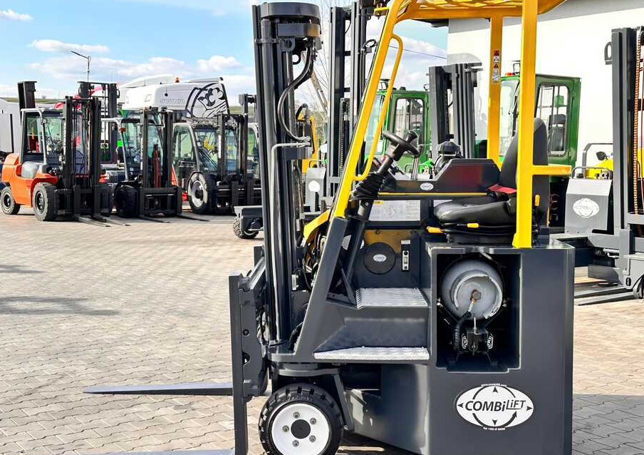 Combilift C3000CB / GAS / TRIPLEX / 4900MM / FREE LIFT / FORK POSITIONER / SIC3000CB / GAS / TRIPLEX / 4900MM / FREE LIFT / FORK POSITIONER / SIDE SHIFT / LIKE NEWDE SHIFT / LIKE NEW - Xe tải tiếp cận 4 hướng: hình 4 Combilift C3000CB / GAS / TRIPLEX / 4900MM / FREE LIFT / FORK POSITIONER / SIC3000CB / GAS / TRIPLEX / 4900MM / FREE LIFT / FORK POSITIONER / SIDE SHIFT / LIKE NEWDE SHIFT / LIKE NEW - Xe tải tiếp cận 4 hướng: hình 4