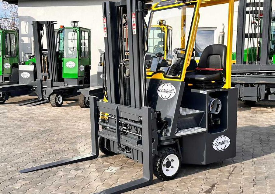 Combilift C3000CB / GAS / TRIPLEX / 4900MM / FREE LIFT / FORK POSITIONER / SIC3000CB / GAS / TRIPLEX / 4900MM / FREE LIFT / FORK POSITIONER / SIDE SHIFT / LIKE NEWDE SHIFT / LIKE NEW - Xe tải tiếp cận 4 hướng: hình 1 Combilift C3000CB / GAS / TRIPLEX / 4900MM / FREE LIFT / FORK POSITIONER / SIC3000CB / GAS / TRIPLEX / 4900MM / FREE LIFT / FORK POSITIONER / SIDE SHIFT / LIKE NEWDE SHIFT / LIKE NEW - Xe tải tiếp cận 4 hướng: hình 1