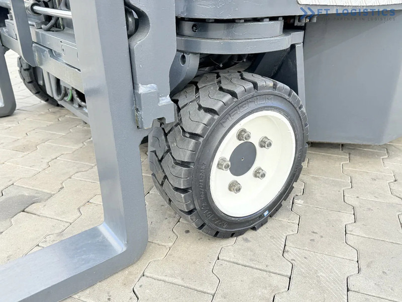 Combilift C3000CB / GAS / TRIPLEX 4900MM / FREE LIFT / FORK POSITIONER / SIDE SHIFT / EXCELLENT CONDITION / Wide range of four-way and sid - Xe tải tiếp cận 4 hướng: hình 4 Combilift C3000CB / GAS / TRIPLEX 4900MM / FREE LIFT / FORK POSITIONER / SIDE SHIFT / EXCELLENT CONDITION / Wide range of four-way and sid - Xe tải tiếp cận 4 hướng: hình 4