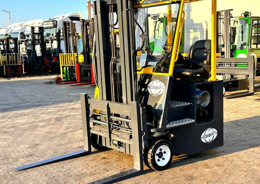 Combilift C3000CB / LPG / TRIPLEX - 4900MM / LPG / FREE LIFT / POSITIONER / FORK SIDE SHIFT / ONLY 7454 MTH / LIKE NEW - Xe tải tiếp cận 4 hướng: hình 2 Combilift C3000CB / LPG / TRIPLEX - 4900MM / LPG / FREE LIFT / POSITIONER / FORK SIDE SHIFT / ONLY 7454 MTH / LIKE NEW - Xe tải tiếp cận 4 hướng: hình 2