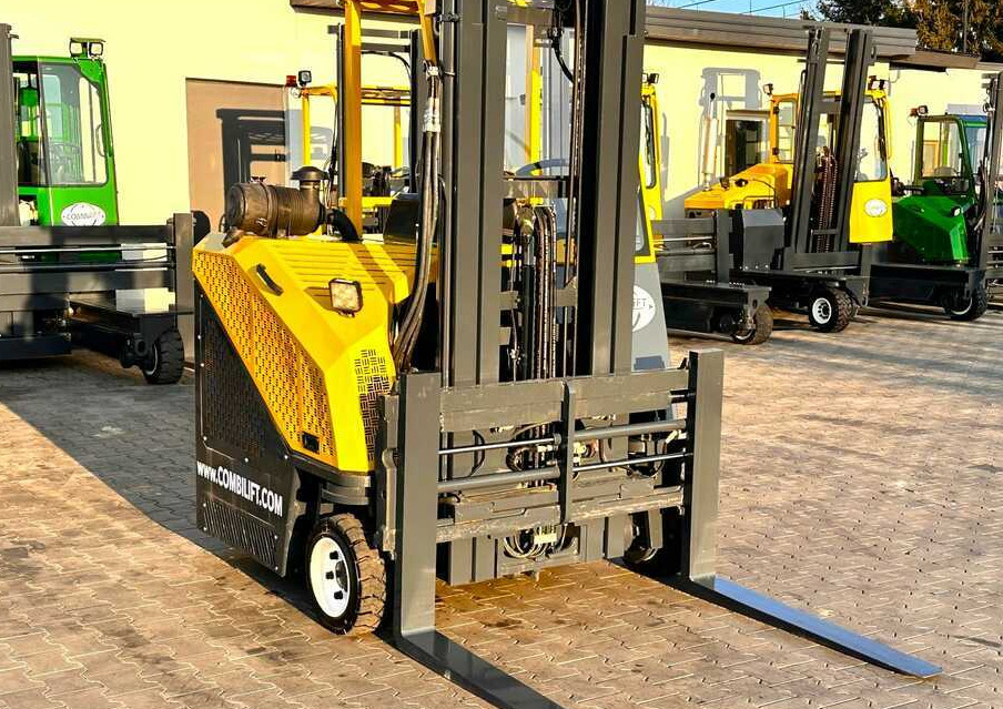 Combilift C3000CB / LPG / TRIPLEX - 4900MM / LPG / FREE LIFT / POSITIONER / FORK SIDE SHIFT / ONLY 7454 MTH / LIKE NEW - Xe tải tiếp cận 4 hướng: hình 4 Combilift C3000CB / LPG / TRIPLEX - 4900MM / LPG / FREE LIFT / POSITIONER / FORK SIDE SHIFT / ONLY 7454 MTH / LIKE NEW - Xe tải tiếp cận 4 hướng: hình 4