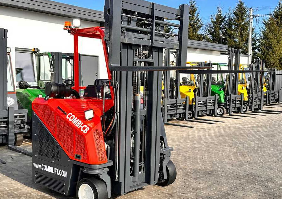 Combilift C3000CB / LPG / TRIPLEX / 5500MM / FREE LIFT / SIDE SHIFT + FORK POSITIONER / LIKE NEW - Xe tải tiếp cận 4 hướng: hình 3 Combilift C3000CB / LPG / TRIPLEX / 5500MM / FREE LIFT / SIDE SHIFT + FORK POSITIONER / LIKE NEW - Xe tải tiếp cận 4 hướng: hình 3
