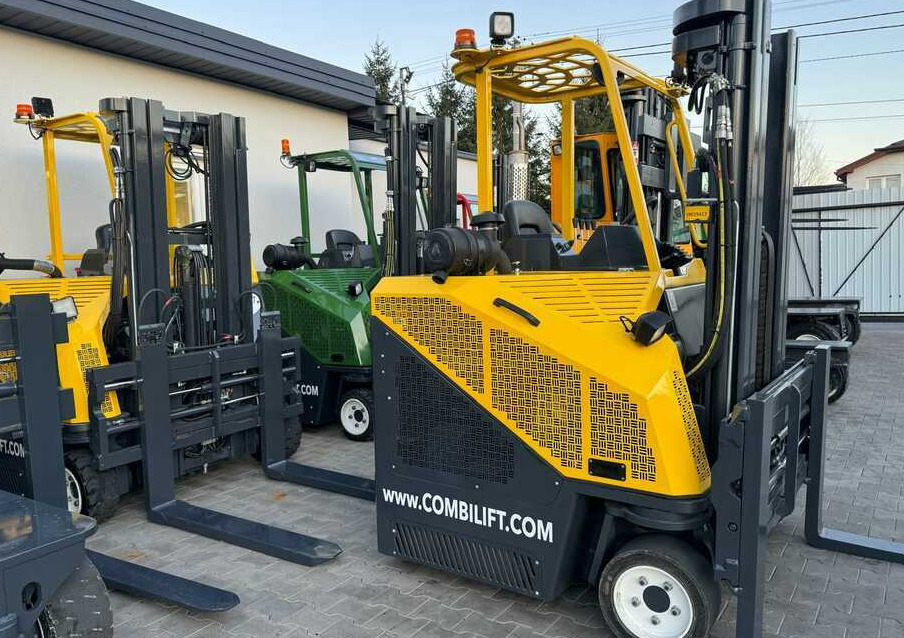 Combilift C3000CB-Triplex 4900mm -2015 year - Xe tải tiếp cận 4 hướng: hình 4 Combilift C3000CB-Triplex 4900mm -2015 year - Xe tải tiếp cận 4 hướng: hình 4