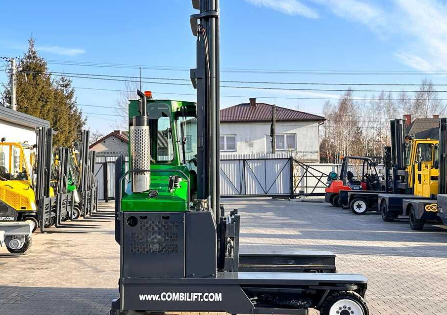 Combilift C4000 / LPG / DUPLEX / LIFTING HEIGHT 550CM / FREE LIFT / LIKE NEW - Xe tải tiếp cận 4 hướng: hình 5 Combilift C4000 / LPG / DUPLEX / LIFTING HEIGHT 550CM / FREE LIFT / LIKE NEW - Xe tải tiếp cận 4 hướng: hình 5