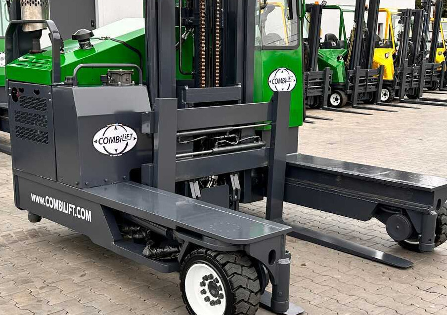 Combilift C4000 / LPG / DUPLEX / LIFTING HEIGHT 550CM / FREE LIFT / LIKE NEW - Xe tải tiếp cận 4 hướng: hình 4 Combilift C4000 / LPG / DUPLEX / LIFTING HEIGHT 550CM / FREE LIFT / LIKE NEW - Xe tải tiếp cận 4 hướng: hình 4