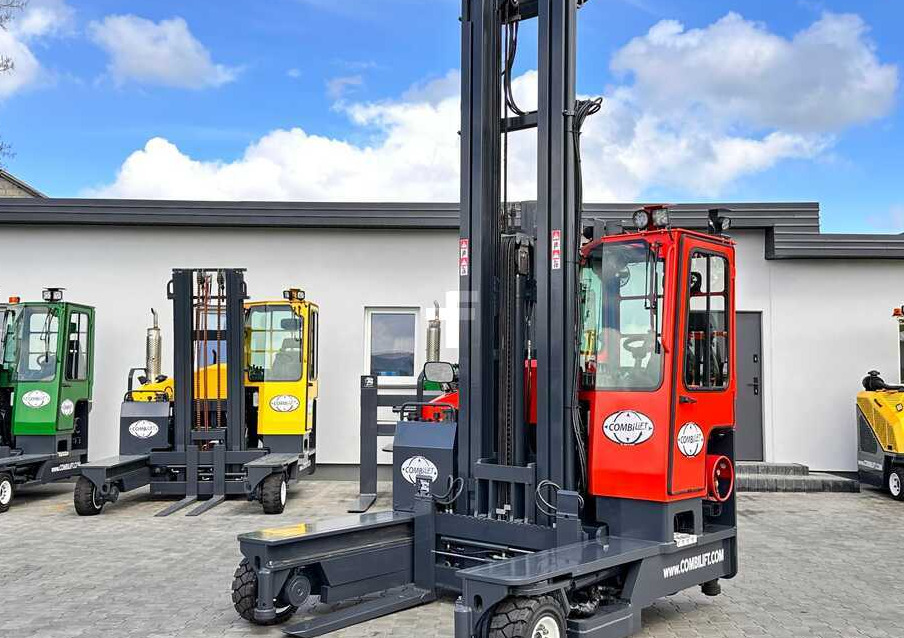 Combilift C4000 / TRIPLEX / 9300MM / FREE LIFT / FORK POSITIONER / GAS / CABIN / LIKE NEW - Xe tải tiếp cận 4 hướng: hình 4 Combilift C4000 / TRIPLEX / 9300MM / FREE LIFT / FORK POSITIONER / GAS / CABIN / LIKE NEW - Xe tải tiếp cận 4 hướng: hình 4