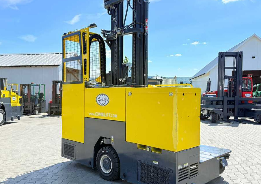 Combilift C4000STE / TRIPLEX / 6850MM / FREE LIFT / ONLY 1,348 HOURS / FORK SIDESHIFT / EXCELLENT CONDITION - Xe tải tiếp cận 4 hướng: hình 5 Combilift C4000STE / TRIPLEX / 6850MM / FREE LIFT / ONLY 1,348 HOURS / FORK SIDESHIFT / EXCELLENT CONDITION - Xe tải tiếp cận 4 hướng: hình 5