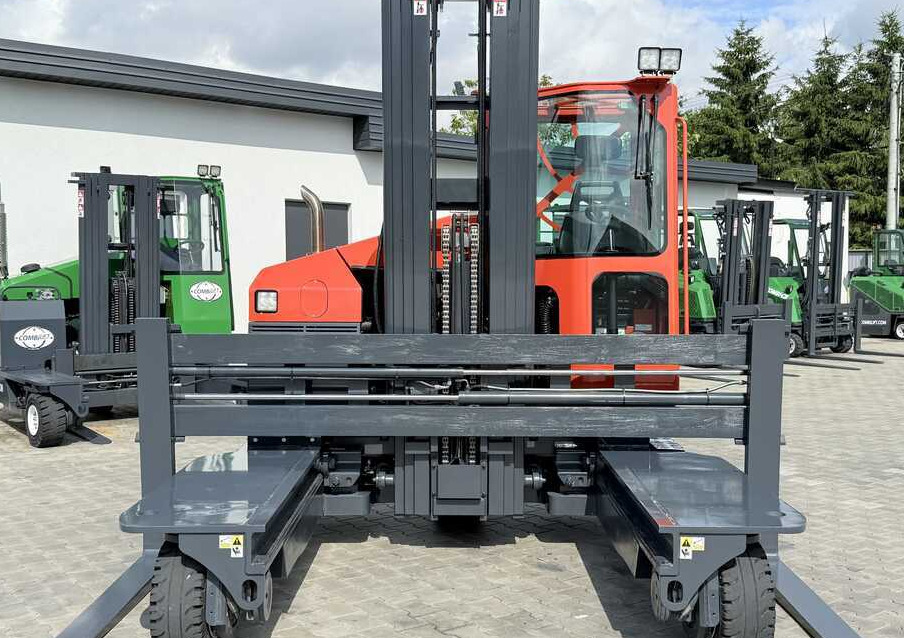Combilift C4500 / DIESEL / TRIPLEX - 6420MM / FREE-LIFT / WIDE FORK POSITIONER - Xe tải tiếp cận 4 hướng: hình 5 Combilift C4500 / DIESEL / TRIPLEX - 6420MM / FREE-LIFT / WIDE FORK POSITIONER - Xe tải tiếp cận 4 hướng: hình 5