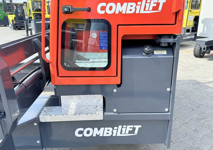 Combilift C4500 / DIESEL / TRIPLEX - 6420MM / FREE-LIFT / WIDE FORK POSITIONER - Xe tải tiếp cận 4 hướng: hình 3 Combilift C4500 / DIESEL / TRIPLEX - 6420MM / FREE-LIFT / WIDE FORK POSITIONER - Xe tải tiếp cận 4 hướng: hình 3