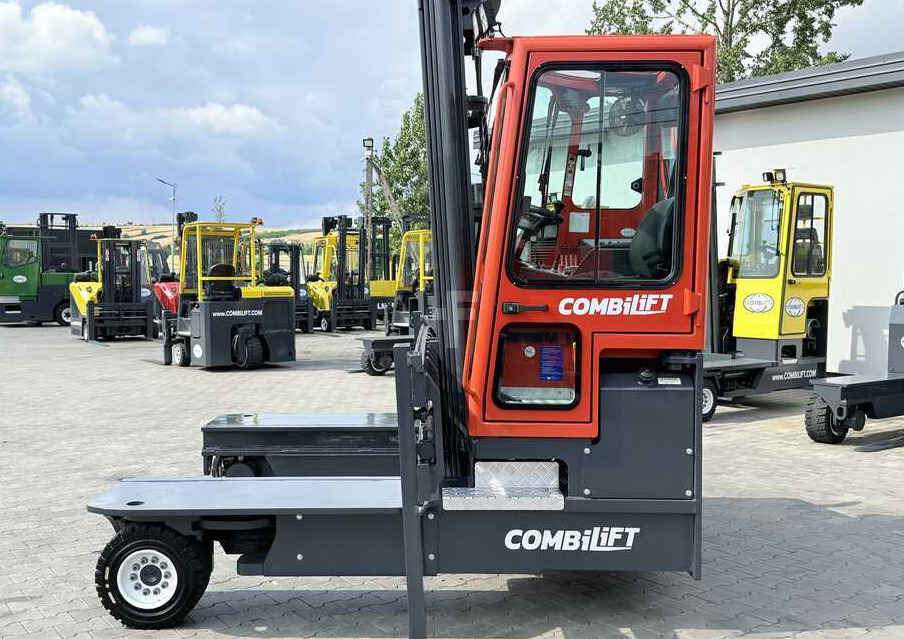 Combilift C4500 / DIESEL / TRIPLEX - 6420MM / FREE-LIFT / WIDE FORK POSITIONER - Xe tải tiếp cận 4 hướng: hình 2 Combilift C4500 / DIESEL / TRIPLEX - 6420MM / FREE-LIFT / WIDE FORK POSITIONER - Xe tải tiếp cận 4 hướng: hình 2