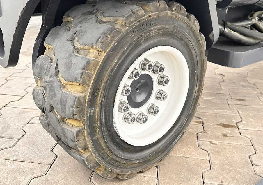 Combilift C4500 / DUPLEX / 4050MM / DIESEL / WIDE POSITIONER / FREE LIFT / SIDESHIFT / LIKE NEW - Xe tải tiếp cận 4 hướng: hình 3 Combilift C4500 / DUPLEX / 4050MM / DIESEL / WIDE POSITIONER / FREE LIFT / SIDESHIFT / LIKE NEW - Xe tải tiếp cận 4 hướng: hình 3