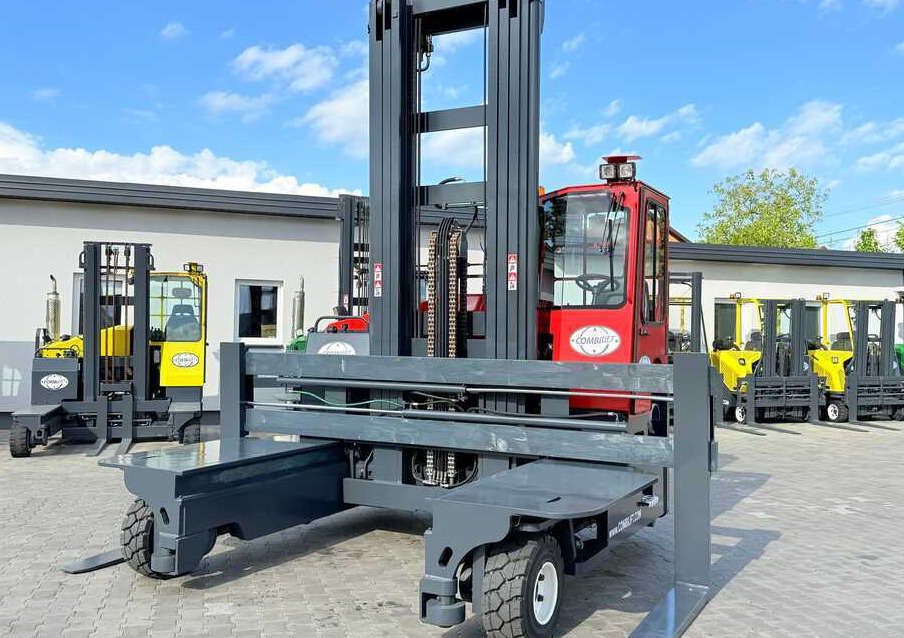 Combilift C8000 / GAS / TRIPLEX 8300 / WIDE FORK POSITIRONER / FREE-LIFT / A comprehensive range of four-way and side-loading forklifts. - Xe tải tiếp cận 4 hướng: hình 3 Combilift C8000 / GAS / TRIPLEX 8300 / WIDE FORK POSITIRONER / FREE-LIFT / A comprehensive range of four-way and side-loading forklifts. - Xe tải tiếp cận 4 hướng: hình 3
