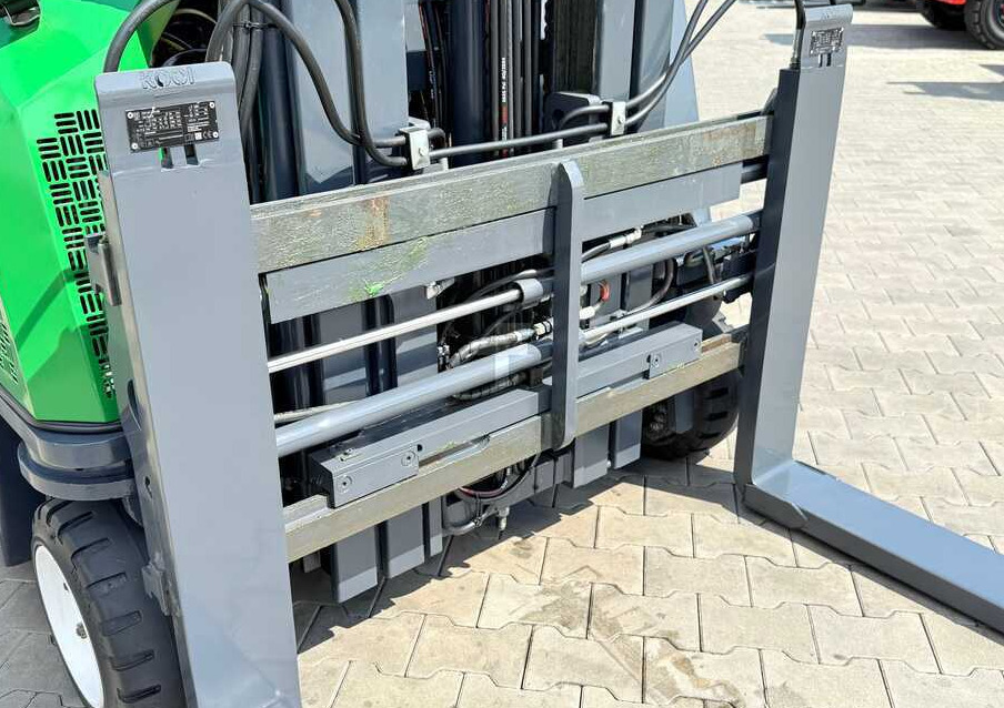 Combilift CB2500 / DIESEL / EXTENDABLE FORKS / TRIPLEX / 5500MM / FREE LIFT / SIDE SHIFT / FORK POSITIONER / LIKE NEW - Xe tải tiếp cận 4 hướng: hình 4 Combilift CB2500 / DIESEL / EXTENDABLE FORKS / TRIPLEX / 5500MM / FREE LIFT / SIDE SHIFT / FORK POSITIONER / LIKE NEW - Xe tải tiếp cận 4 hướng: hình 4