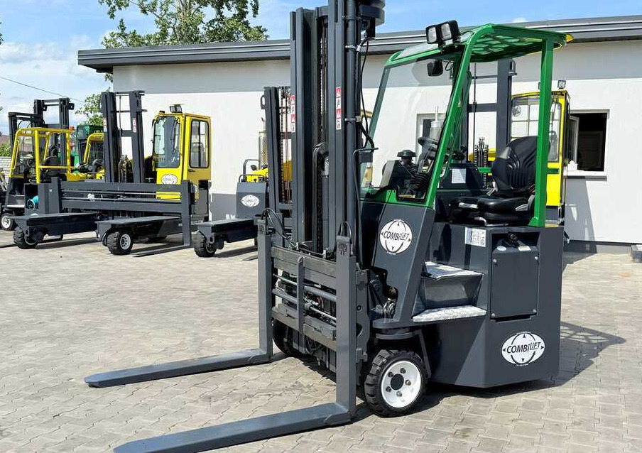 Combilift CB2500 / DIESEL / EXTENDABLE FORKS / TRIPLEX / 5500MM / FREE LIFT / SIDE SHIFT / FORK POSITIONER / LIKE NEW - Xe tải tiếp cận 4 hướng: hình 2 Combilift CB2500 / DIESEL / EXTENDABLE FORKS / TRIPLEX / 5500MM / FREE LIFT / SIDE SHIFT / FORK POSITIONER / LIKE NEW - Xe tải tiếp cận 4 hướng: hình 2