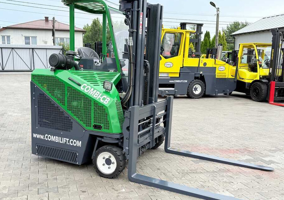 Combilift CB3000 / DIESEL / TRIPLEX 4900MM / FREE LIFT / SIDESHIFT / FORK POSITIONER / 1500MM FORKS / LIKE NEW - Xe tải tiếp cận 4 hướng: hình 5 Combilift CB3000 / DIESEL / TRIPLEX 4900MM / FREE LIFT / SIDESHIFT / FORK POSITIONER / 1500MM FORKS / LIKE NEW - Xe tải tiếp cận 4 hướng: hình 5