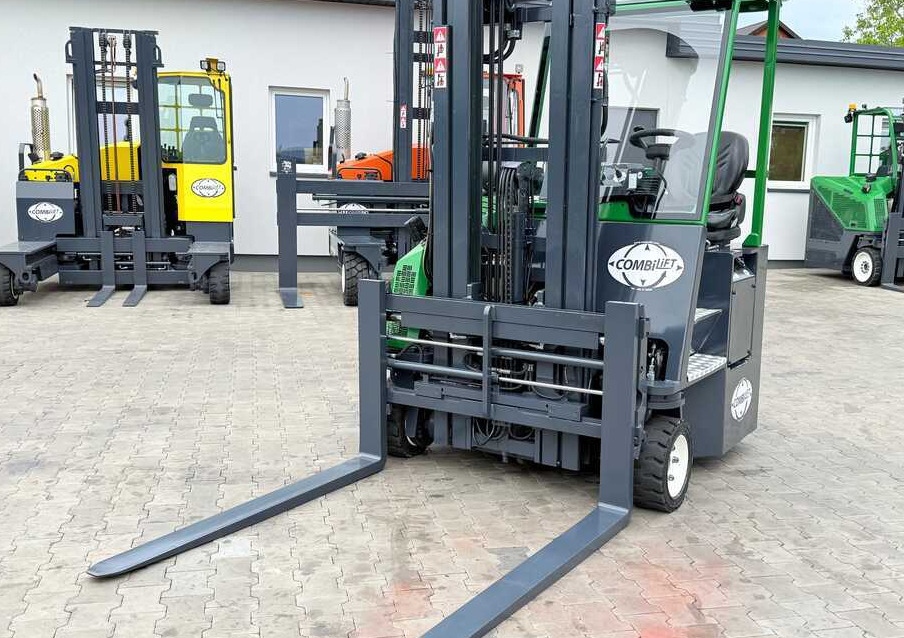 Combilift CB3000 / DIESEL / TRIPLEX 4900MM / FREE LIFT / SIDESHIFT / FORK POSITIONER / 1500MM FORKS / LIKE NEW - Xe tải tiếp cận 4 hướng: hình 3 Combilift CB3000 / DIESEL / TRIPLEX 4900MM / FREE LIFT / SIDESHIFT / FORK POSITIONER / 1500MM FORKS / LIKE NEW - Xe tải tiếp cận 4 hướng: hình 3