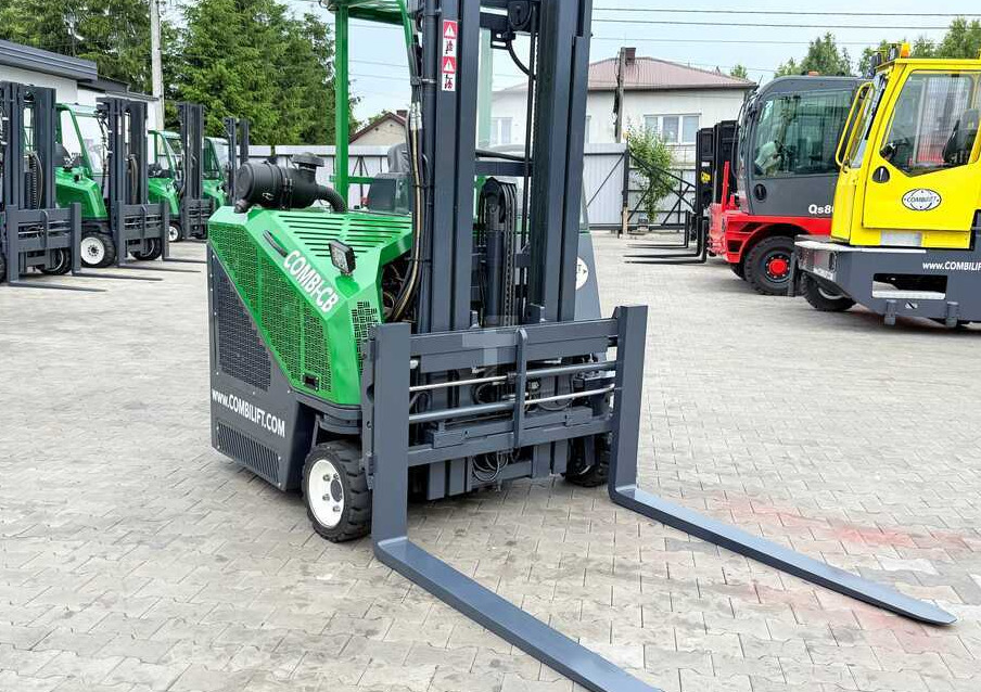 Combilift CB3000 / DIESEL / TRIPLEX 4900MM / FREE LIFT / SIDESHIFT / FORK POSITIONER / 1500MM FORKS / LIKE NEW - Xe tải tiếp cận 4 hướng: hình 4 Combilift CB3000 / DIESEL / TRIPLEX 4900MM / FREE LIFT / SIDESHIFT / FORK POSITIONER / 1500MM FORKS / LIKE NEW - Xe tải tiếp cận 4 hướng: hình 4