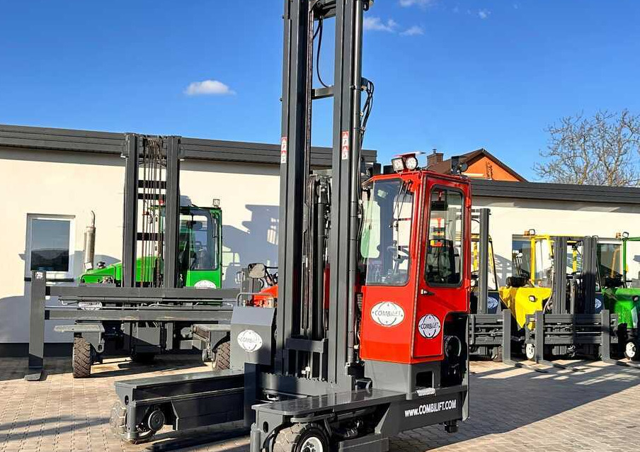 Combilift COMBILIFT C4000 – TRIPLEX 9300 mm – Year 2017 – GAS – FREE LIFT – FORK SIDE SHIFT – CONDITION 5/5 - Xe tải tiếp cận 4 hướng: hình 3 Combilift COMBILIFT C4000 – TRIPLEX 9300 mm – Year 2017 – GAS – FREE LIFT – FORK SIDE SHIFT – CONDITION 5/5 - Xe tải tiếp cận 4 hướng: hình 3
