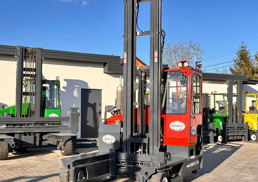 Combilift COMBILIFT C4000 – TRIPLEX 9300 mm – Year 2017 – GAS – FREE LIFT – FORK SIDE SHIFT – CONDITION 5/5 - Xe tải tiếp cận 4 hướng: hình 4 Combilift COMBILIFT C4000 – TRIPLEX 9300 mm – Year 2017 – GAS – FREE LIFT – FORK SIDE SHIFT – CONDITION 5/5 - Xe tải tiếp cận 4 hướng: hình 4