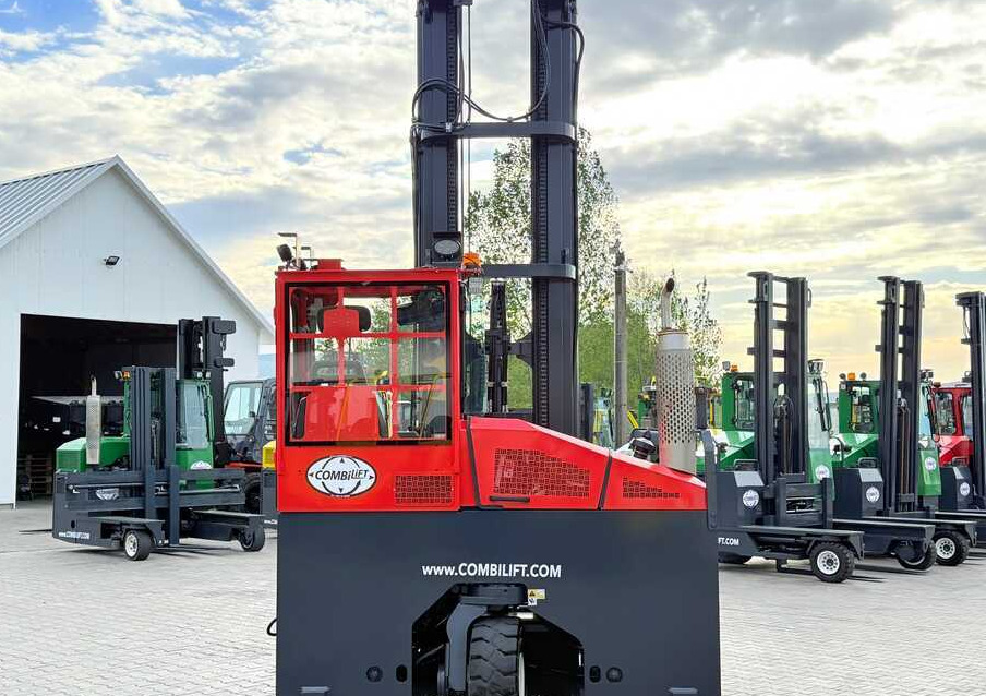 Combilift COMBILIFT C4000 – TRIPLEX 9300 mm – Year 2017 – GAS – FREE LIFT – FORK SIDE SHIFT – CONDITION 5/5 - Xe tải tiếp cận 4 hướng: hình 5 Combilift COMBILIFT C4000 – TRIPLEX 9300 mm – Year 2017 – GAS – FREE LIFT – FORK SIDE SHIFT – CONDITION 5/5 - Xe tải tiếp cận 4 hướng: hình 5