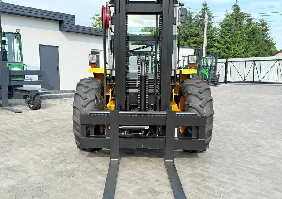 JCB 940 / DIESEL / TRIPLEX 4500MM / FORK POSITIONER / FORK SIDESHIFT / 4T / NEW TYRES / LIKE NEW - Xe nâng địa hình gồ ghề: hình 4 JCB 940 / DIESEL / TRIPLEX 4500MM / FORK POSITIONER / FORK SIDESHIFT / 4T / NEW TYRES / LIKE NEW - Xe nâng địa hình gồ ghề: hình 4