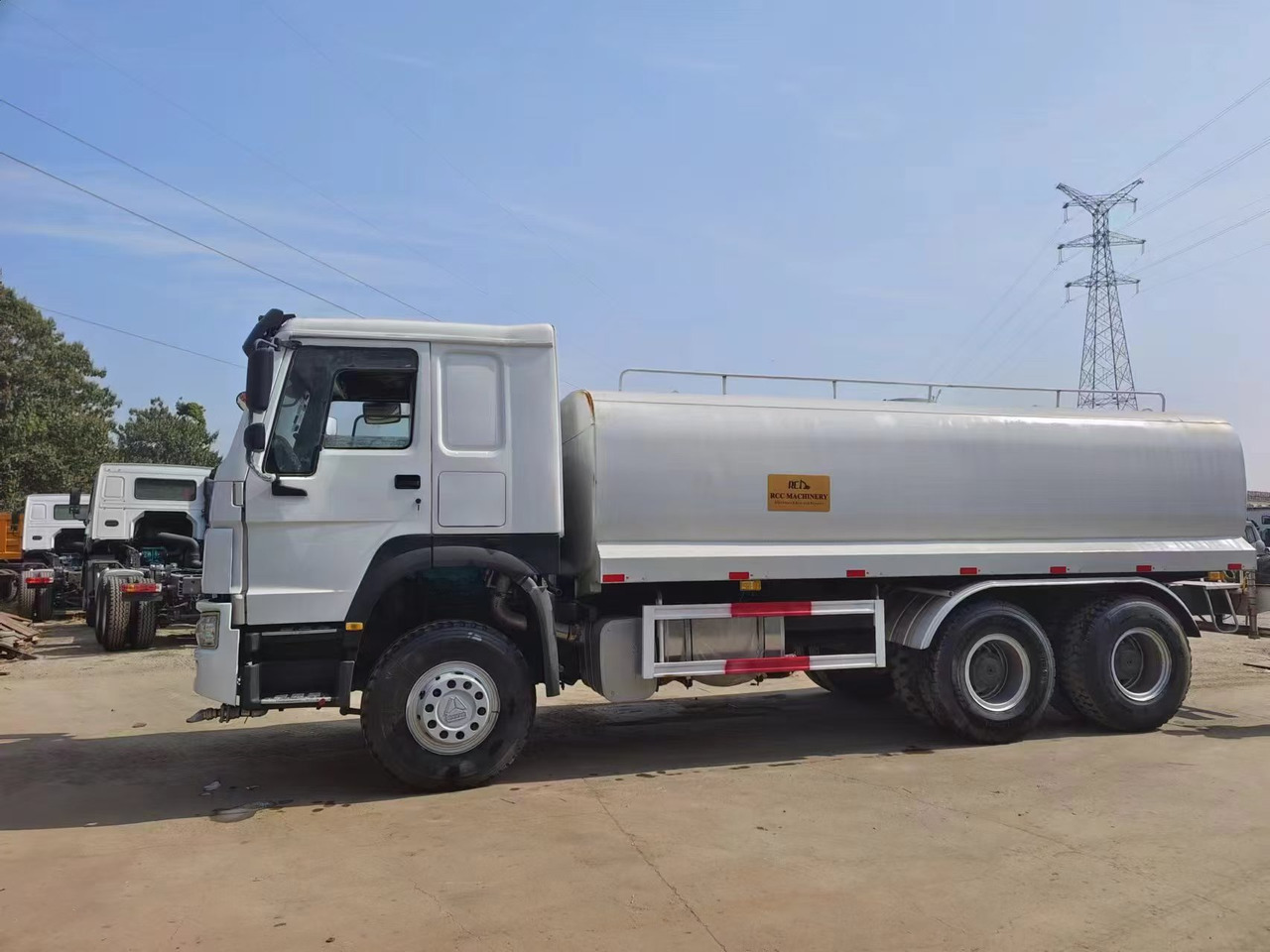 HOWO 6×4 ,20 cubic meters - Xe bồn: hình 5 HOWO 6×4 ,20 cubic meters - Xe bồn: hình 5