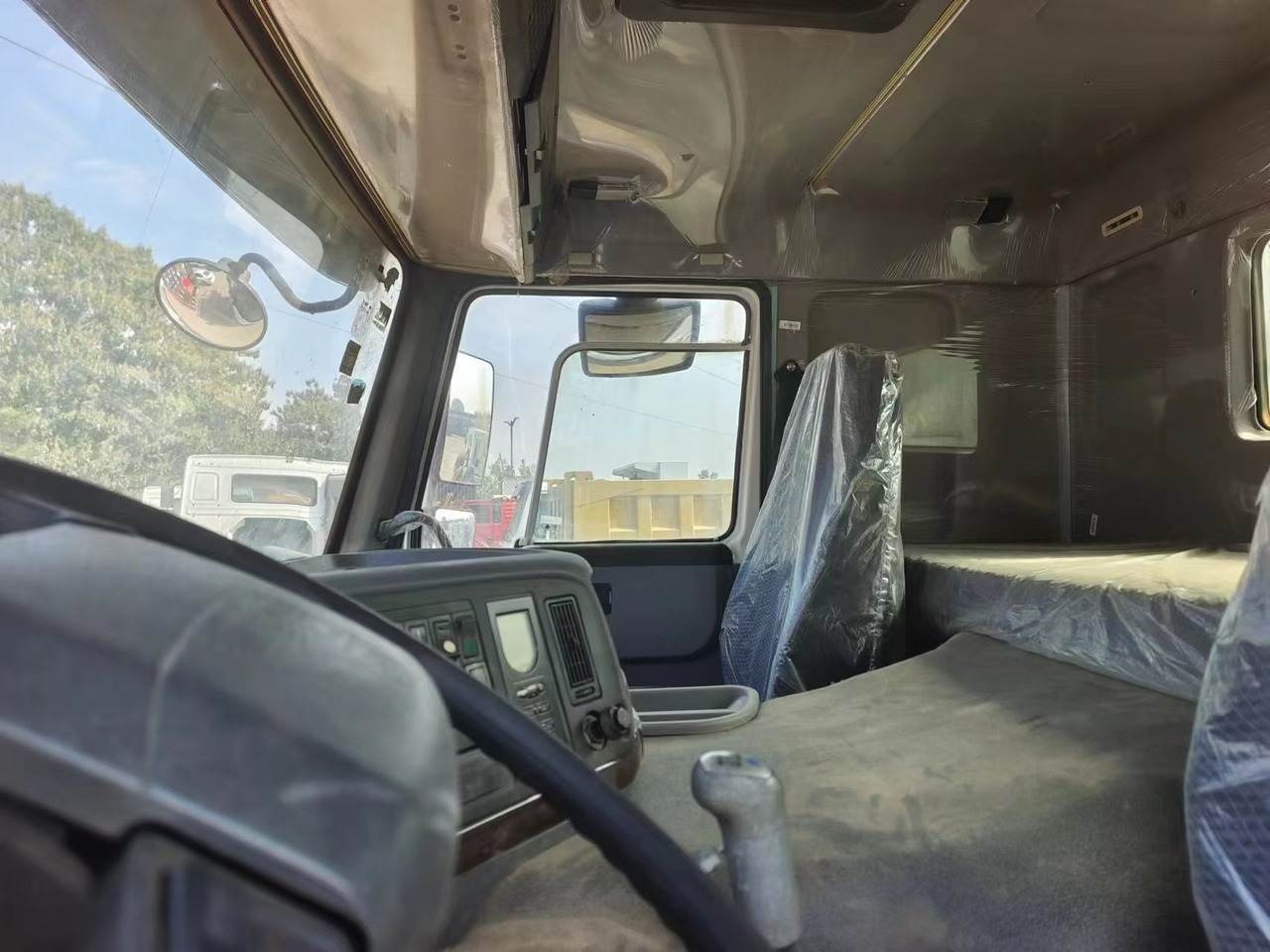 HOWO 6×4 ,20 cubic meters - Xe bồn: hình 3 HOWO 6×4 ,20 cubic meters - Xe bồn: hình 3