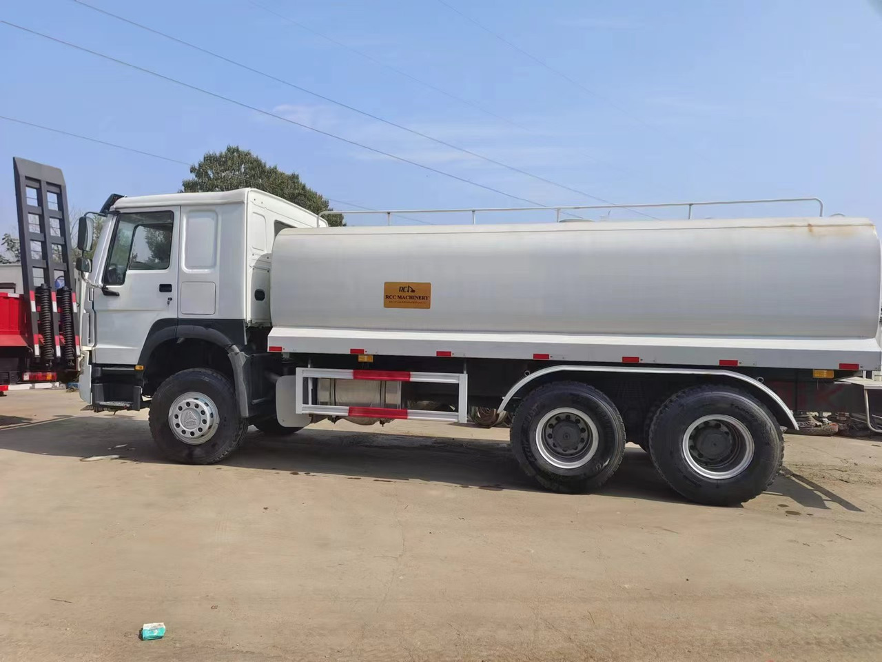 HOWO 6×4 ,20 cubic meters - Xe bồn: hình 3 HOWO 6×4 ,20 cubic meters - Xe bồn: hình 3