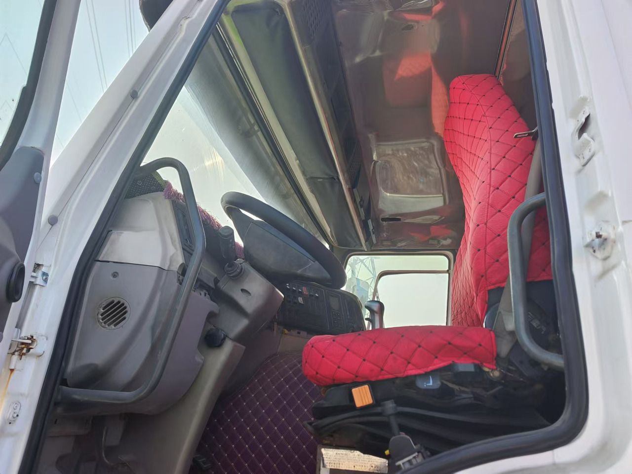 HOWO,XCMG HOWO 375,XCMG MSQS300-4 12 tons - Xe bồn: hình 4 HOWO,XCMG HOWO 375,XCMG MSQS300-4 12 tons - Xe bồn: hình 4