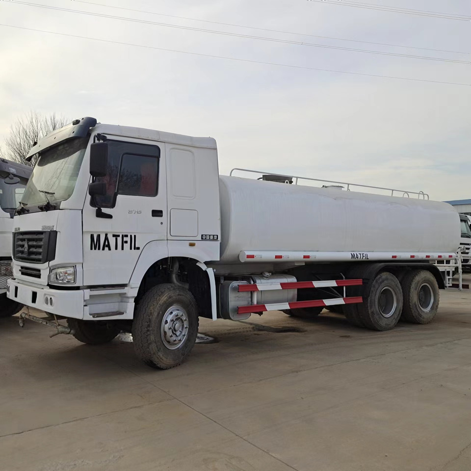 SINOTRUK 20 cubic meters tank - Xe bồn: hình 5 SINOTRUK 20 cubic meters tank - Xe bồn: hình 5