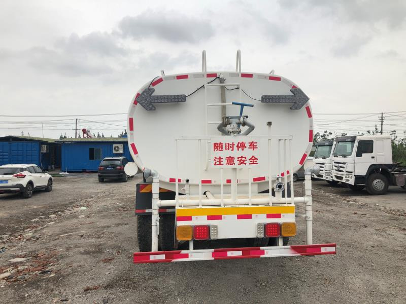 SINOTRUK 20 cubic meters tank - Xe bồn: hình 5 SINOTRUK 20 cubic meters tank - Xe bồn: hình 5