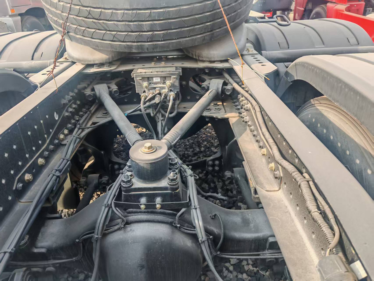 Auman 6×4 - Xe đầu kéo: hình 4 Auman 6×4 - Xe đầu kéo: hình 4