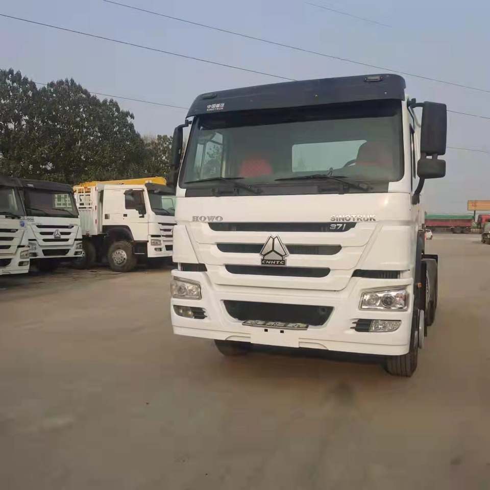 HOWO 371 - Xe đầu kéo: hình 2 HOWO 371 - Xe đầu kéo: hình 2