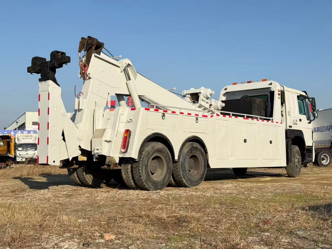 SINOTRUK 6×4 - Xe tải: hình 4 SINOTRUK 6×4 - Xe tải: hình 4