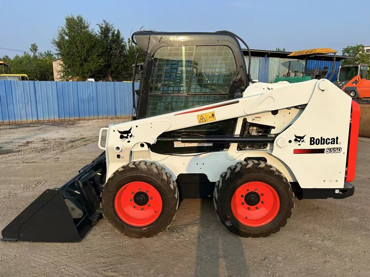 BOBCAT High Performance Low Hours Excellent Condition Reliable Second Hand Bobcat S550 Skid Steer Loader in Stock for Sale - Máy xúc lật đa năng: hình 2 BOBCAT High Performance Low Hours Excellent Condition Reliable Second Hand Bobcat S550 Skid Steer Loader in Stock for Sale - Máy xúc lật đa năng: hình 2