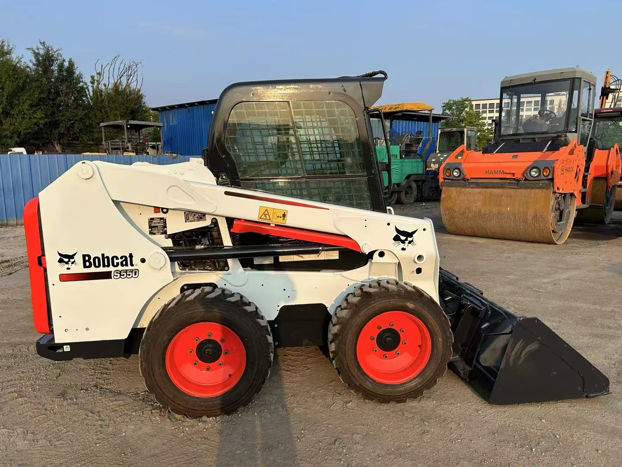 BOBCAT High Performance Low Hours Excellent Condition Reliable Second Hand Bobcat S550 Skid Steer Loader in Stock for Sale - Máy xúc lật đa năng: hình 3 BOBCAT High Performance Low Hours Excellent Condition Reliable Second Hand Bobcat S550 Skid Steer Loader in Stock for Sale - Máy xúc lật đa năng: hình 3