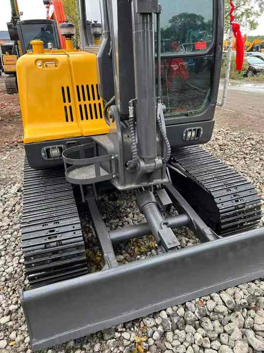High Quality Used Volvo EC60D Excavator for Sale 6 Ton Compact Machine, Excellent Condition, Ready for Work! - Máy xúc bánh xích: hình 5 High Quality Used Volvo EC60D Excavator for Sale 6 Ton Compact Machine, Excellent Condition, Ready for Work! - Máy xúc bánh xích: hình 5
