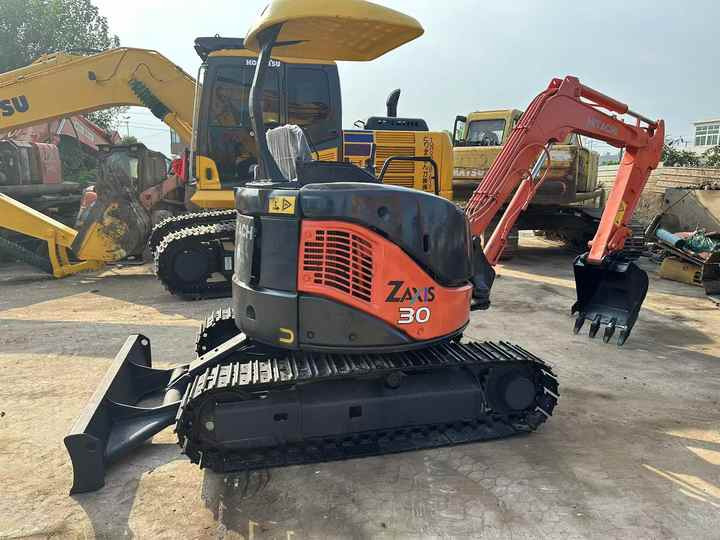 Mini 3-Ton Excavator used Hitachi ZX30 excavator with Excellent Performance and Low Price for sale! - Máy xúc: hình 3 Mini 3-Ton Excavator used Hitachi ZX30 excavator with Excellent Performance and Low Price for sale! - Máy xúc: hình 3