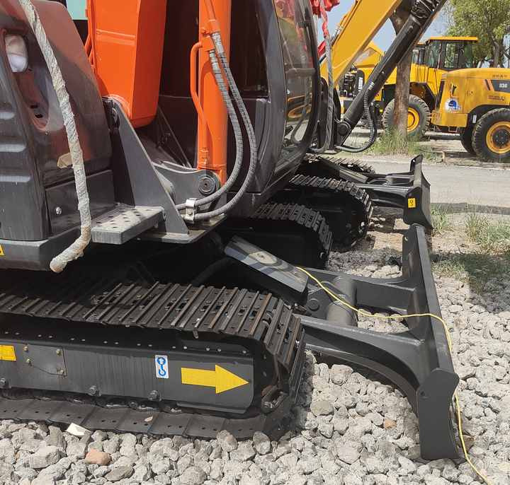 Original Japan Hitachi ZX60 Excavator Hitachi Excavator in Low Price for Hot Sale - Máy xúc bánh xích: hình 5 Original Japan Hitachi ZX60 Excavator Hitachi Excavator in Low Price for Hot Sale - Máy xúc bánh xích: hình 5