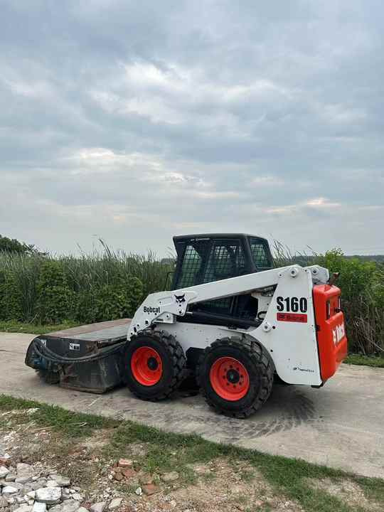 Máy xúc lật đa năng USED BOBCAT S160 Skid-steer Loader Bobcat S160 Carry Sweeper with Very Good Performance Is for Sale at a Low Price. [ Copy ]: hình 6