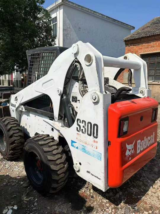 Used Bob Cat Bob Cat S300 Used Skid Steer Wheel Loader Multifunctional Track Loaders Bobcat - Máy xúc lật bánh lốp: hình 4 Used Bob Cat Bob Cat S300 Used Skid Steer Wheel Loader Multifunctional Track Loaders Bobcat - Máy xúc lật bánh lốp: hình 4