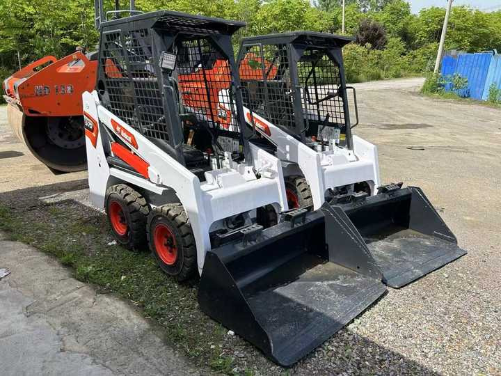 Used Bobcat S70 Skid Teer in Stock Good Condition bobcat S70 S160 185 300 330 Skid Steer for Sale - Máy xúc lật đa năng: hình 3 Used Bobcat S70 Skid Teer in Stock Good Condition bobcat S70 S160 185 300 330 Skid Steer for Sale - Máy xúc lật đa năng: hình 3