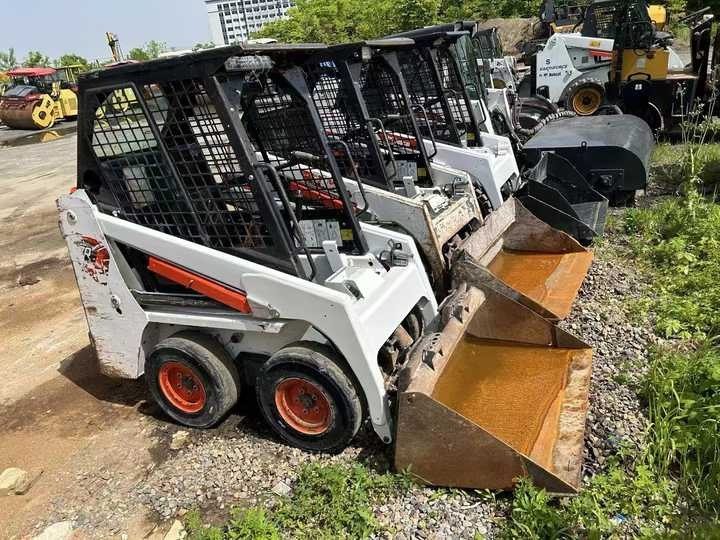 Used Bobcat S70 Skid Teer in Stock Good Condition bobcat S70 S160 185 300 330 Skid Steer for Sale - Máy xúc lật đa năng: hình 5 Used Bobcat S70 Skid Teer in Stock Good Condition bobcat S70 S160 185 300 330 Skid Steer for Sale - Máy xúc lật đa năng: hình 5