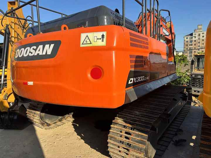 Used Digger DOOSAN DX300 Construction Machinery Construction Digger Used DOOSAN DX300 Cheap Excavator - Máy xúc bánh xích: hình 4 Used Digger DOOSAN DX300 Construction Machinery Construction Digger Used DOOSAN DX300 Cheap Excavator - Máy xúc bánh xích: hình 4