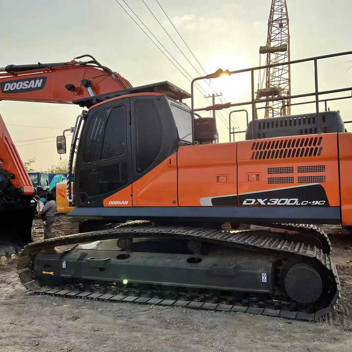 Used Digger DOOSAN DX300 Construction Machinery Construction Digger Used DOOSAN DX300 Cheap Excavator - Máy xúc bánh xích: hình 1 Used Digger DOOSAN DX300 Construction Machinery Construction Digger Used DOOSAN DX300 Cheap Excavator - Máy xúc bánh xích: hình 1