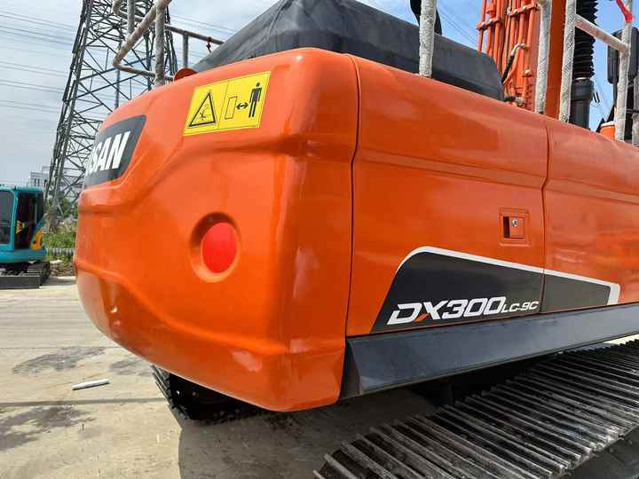 Used Digger DOOSAN DX300 Construction Machinery Construction Digger Used DOOSAN DX300 Cheap Excavator - Máy xúc bánh xích: hình 5 Used Digger DOOSAN DX300 Construction Machinery Construction Digger Used DOOSAN DX300 Cheap Excavator - Máy xúc bánh xích: hình 5