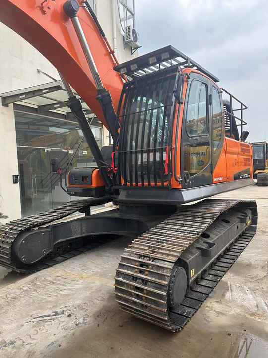 Used Digger DOOSAN DX300 Construction Machinery Construction Digger Used DOOSAN DX300 Cheap Excavator - Máy xúc bánh xích: hình 3 Used Digger DOOSAN DX300 Construction Machinery Construction Digger Used DOOSAN DX300 Cheap Excavator - Máy xúc bánh xích: hình 3
