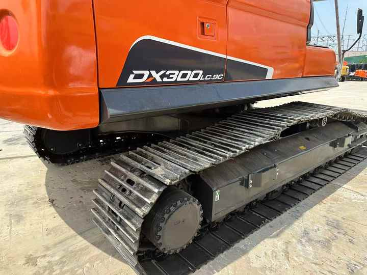 Used Digger DOOSAN DX300 Construction Machinery Construction Digger Used DOOSAN DX300 Cheap Excavator - Máy xúc bánh xích: hình 4 Used Digger DOOSAN DX300 Construction Machinery Construction Digger Used DOOSAN DX300 Cheap Excavator - Máy xúc bánh xích: hình 4